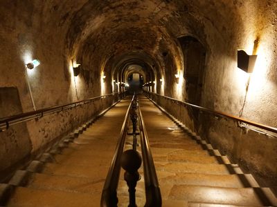 Champagne Pommery - Treppe zum Keller. Foto: Champagner-club.de