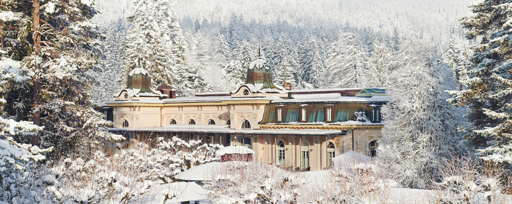 Waldhaus Flims Wellness Resort Blick auf das Grand Hotel im Winter. Foto: Waldhaus Flims Wellness Resort